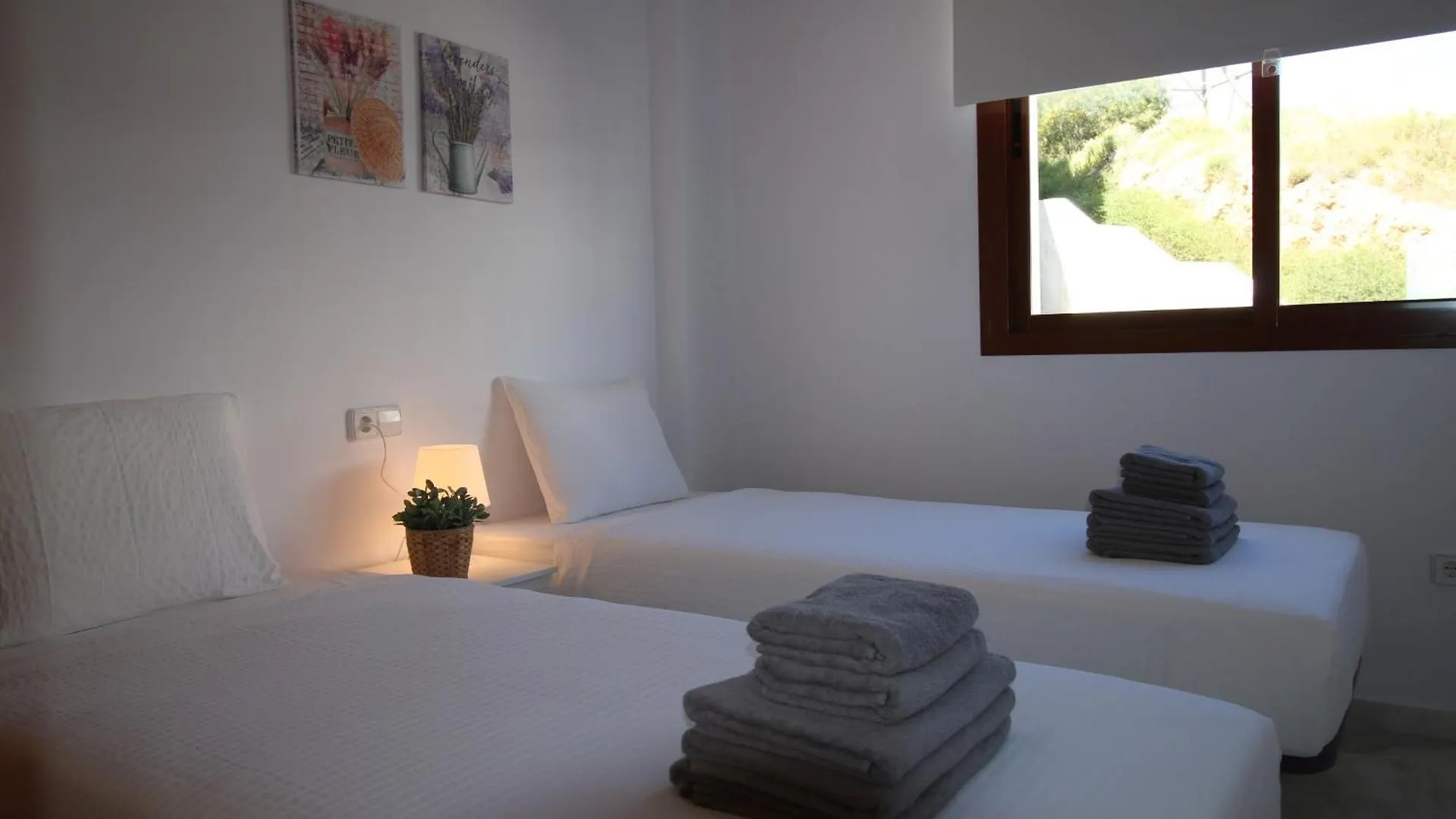 Andaluz Apartments Mar de Nerja 0*,  España